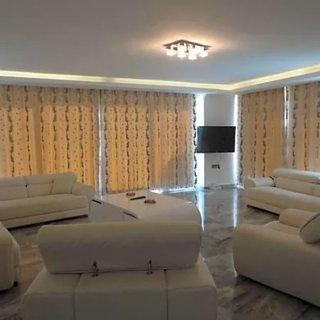 Sleeps 12 Pool Air Con Wifi Villa
