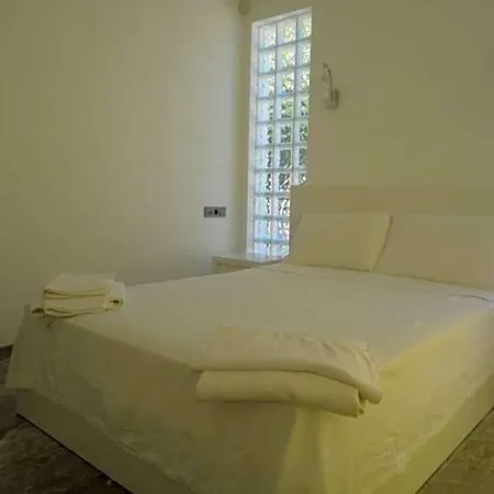 Villa Sleeps 12 Pool Air Con Wifi